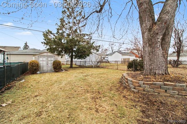 2170 Michigan Blvd, Lincoln Park, MI 48146