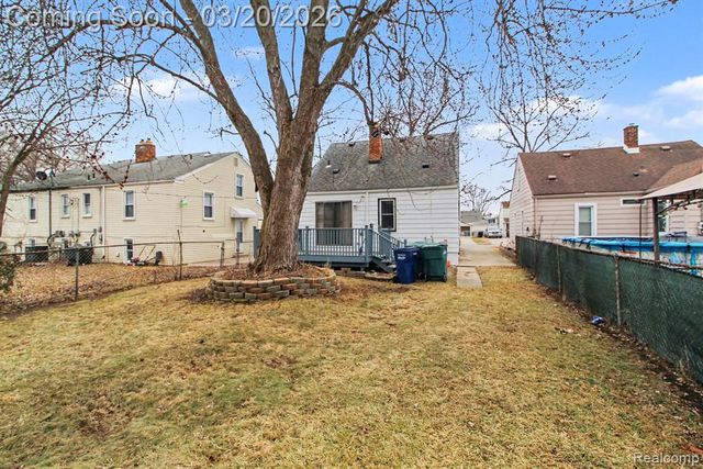 2170 Michigan Blvd, Lincoln Park, MI 48146