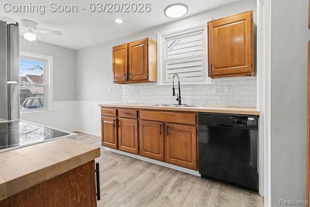 2170 Michigan Blvd, Lincoln Park, MI 48146