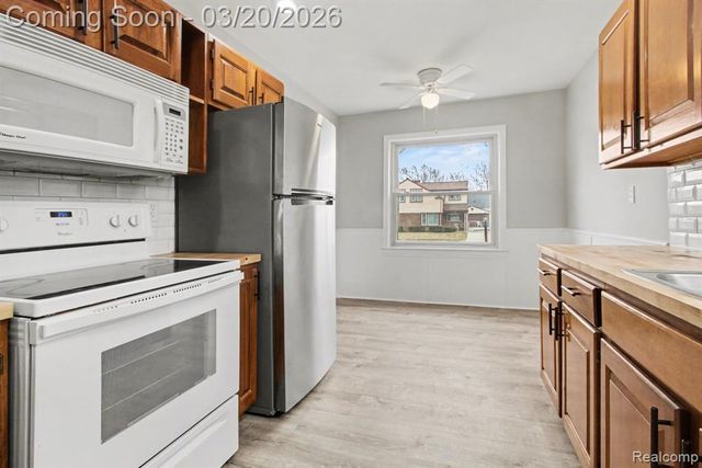 2170 Michigan Blvd, Lincoln Park, MI 48146