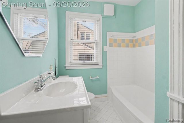 2170 Michigan Blvd, Lincoln Park, MI 48146