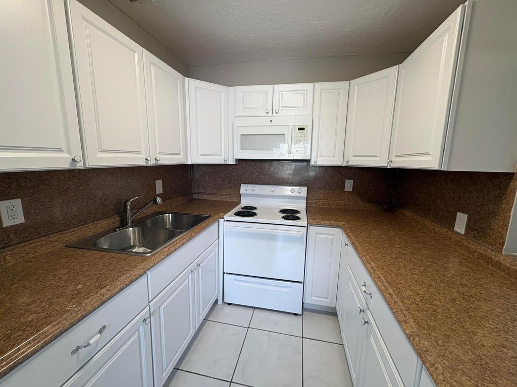 165 COVENTRY G, West Palm Beach, FL 33417