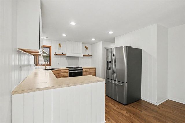 7106 N Holly Court, Kansas City, MO 64118