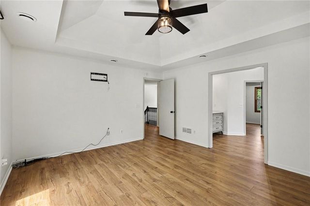 7106 N Holly Court, Kansas City, MO 64118