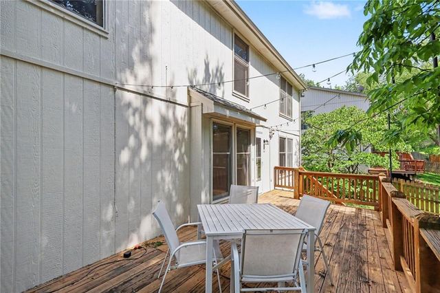 7106 N Holly Court, Kansas City, MO 64118