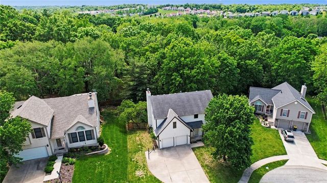 7106 N Holly Court, Kansas City, MO 64118