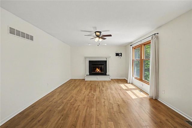 7106 N Holly Court, Kansas City, MO 64118