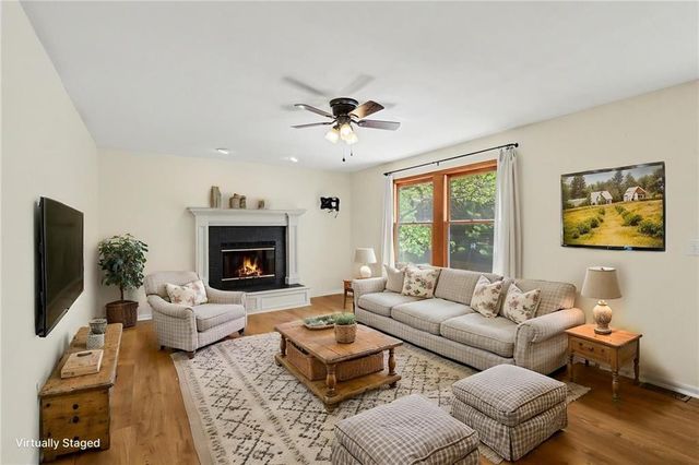 7106 N Holly Court, Kansas City, MO 64118