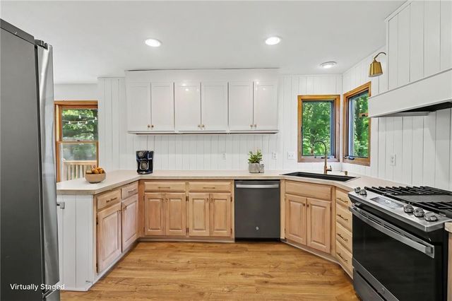 7106 N Holly Court, Kansas City, MO 64118
