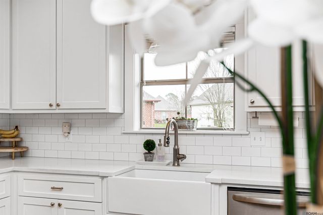 17694 Martin Lake Dr, Baton Rouge, LA 70816