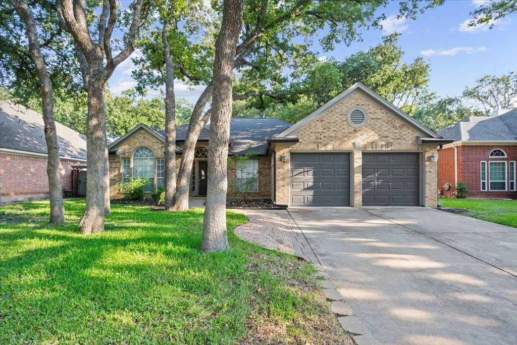 2016 Plantation DR, Round Rock, TX 78681