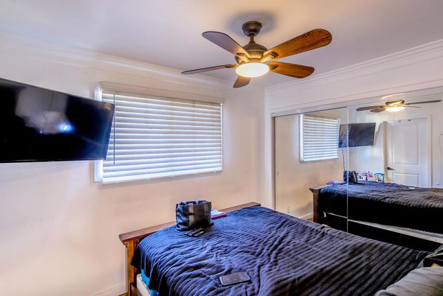 5907 S Van Ness Avenue, Los Angeles, CA 90047