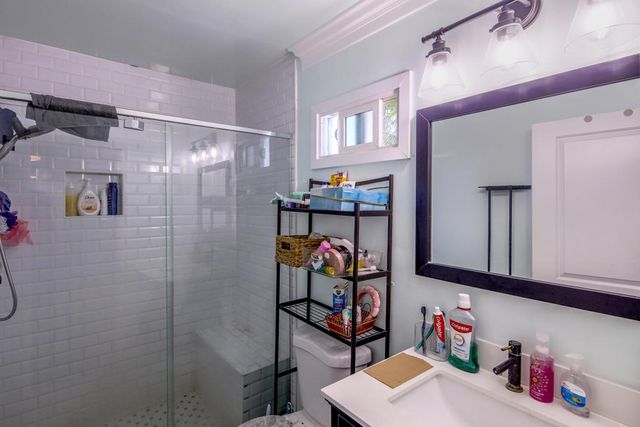 5907 S Van Ness Avenue, Los Angeles, CA 90047