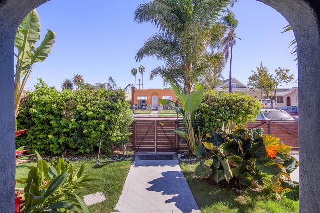 5907 S Van Ness Avenue, Los Angeles, CA 90047