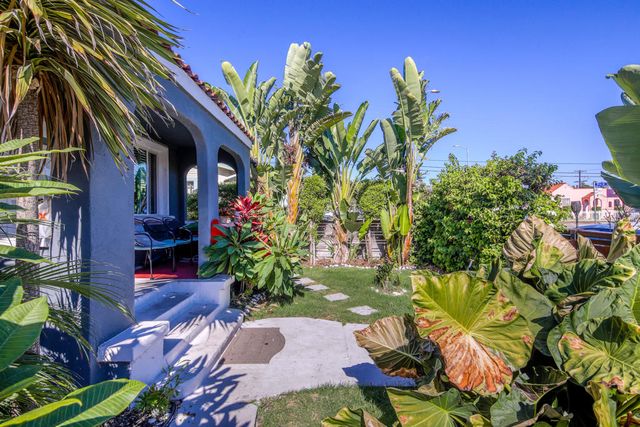 5907 S Van Ness Avenue, Los Angeles, CA 90047