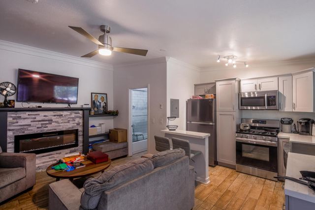 5907 S Van Ness Avenue, Los Angeles, CA 90047