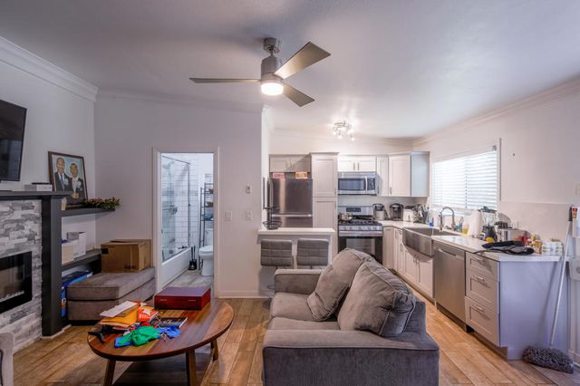 5907 S Van Ness Avenue, Los Angeles, CA 90047