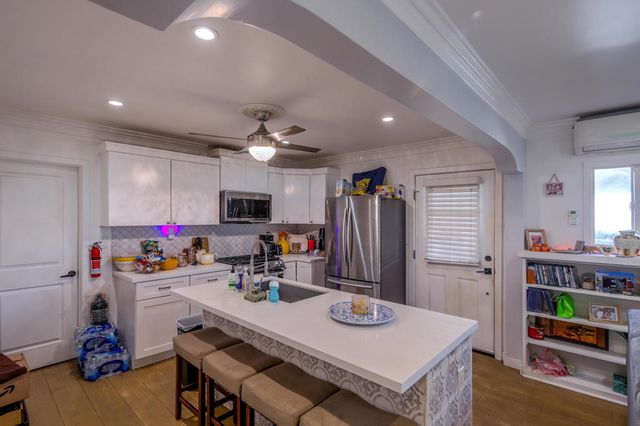 5907 S Van Ness Avenue, Los Angeles, CA 90047