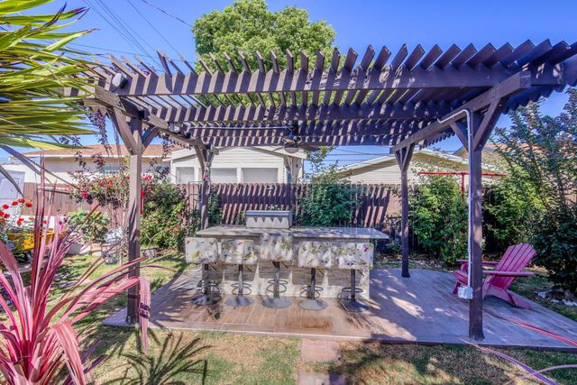 5907 S Van Ness Avenue, Los Angeles, CA 90047