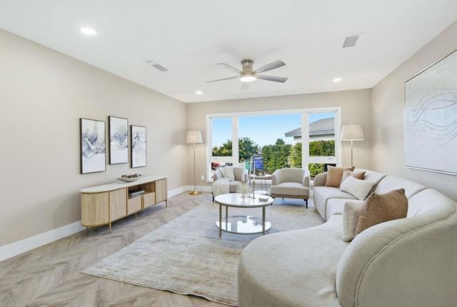 6425 Bounty Ct, San Diego, CA 92120