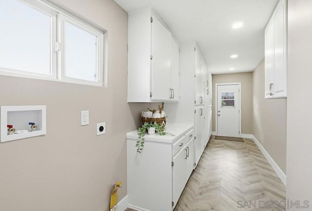 6425 Bounty Ct, San Diego, CA 92120