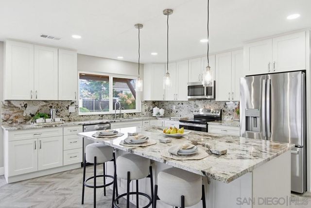 6425 Bounty Ct, San Diego, CA 92120