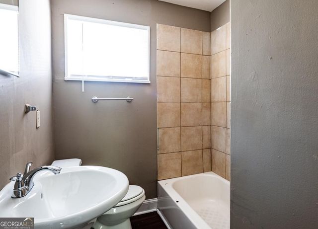 2833 CARDO Drive NW, Atlanta, GA 30318