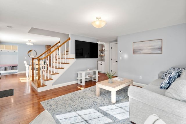 3 Broads Ave, Natick, MA 01760