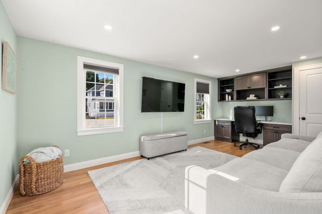 3 Broads Ave, Natick, MA 01760