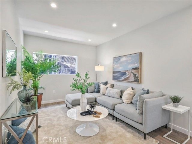 23301 Blythe Street, West Hills (los Angeles), CA 91304