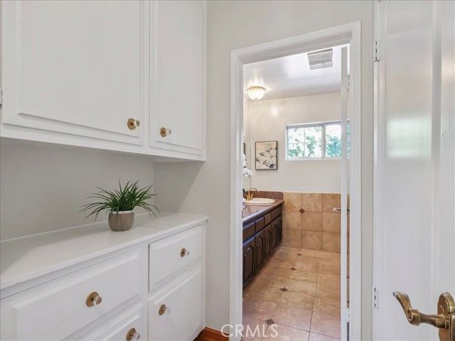 23301 Blythe Street, West Hills (los Angeles), CA 91304