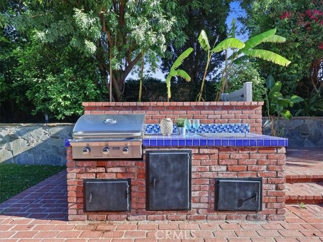 23301 Blythe Street, West Hills (los Angeles), CA 91304