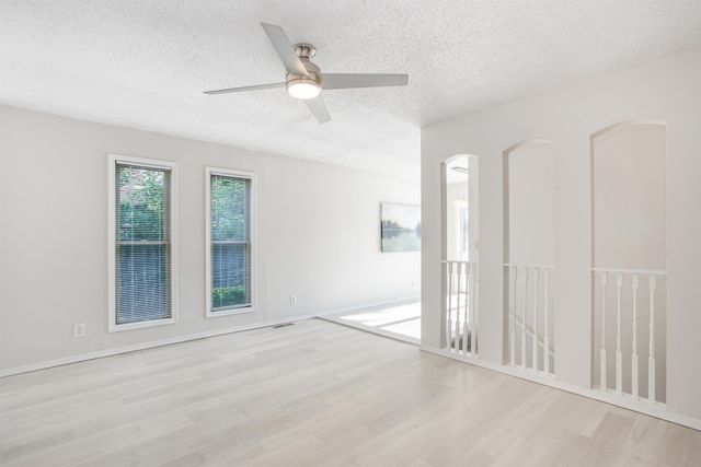 142 N Tracy St, Wichita, KS 67212