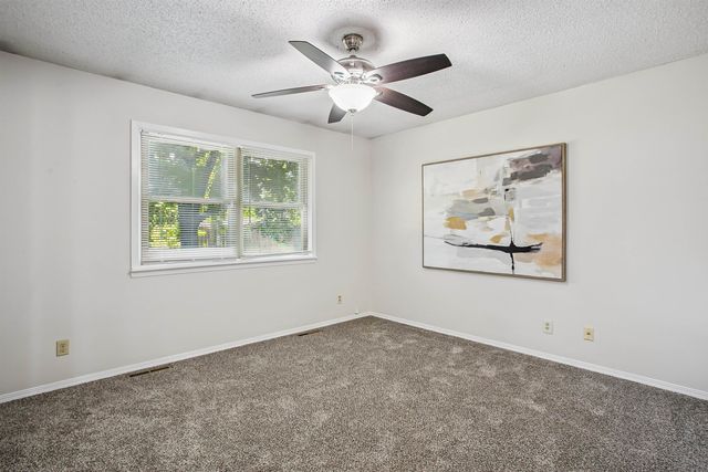 142 N Tracy St, Wichita, KS 67212