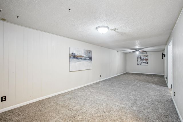142 N Tracy St, Wichita, KS 67212