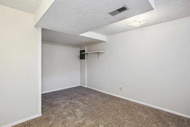 142 N Tracy St, Wichita, KS 67212