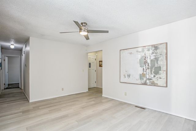 142 N Tracy St, Wichita, KS 67212