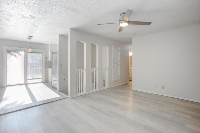 142 N Tracy St, Wichita, KS 67212