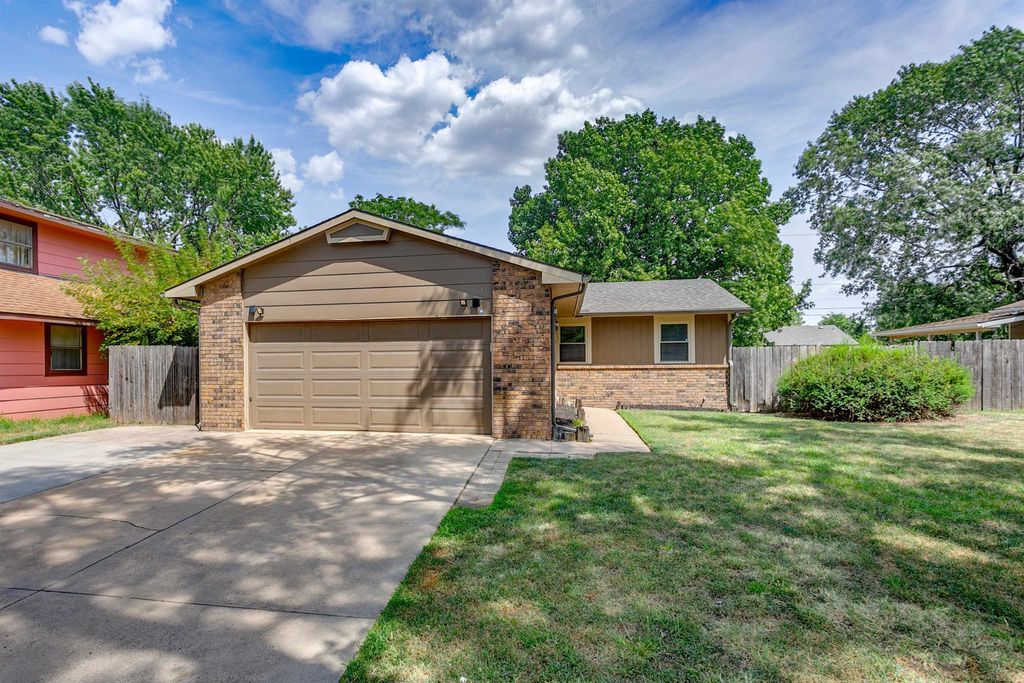 142 N Tracy St, Wichita, KS 67212