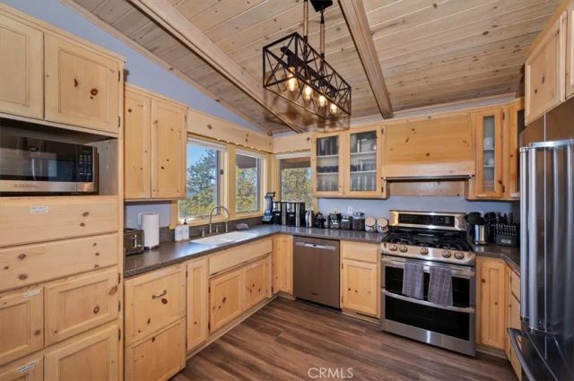 764 Menlo, Big Bear Lake, CA 92315