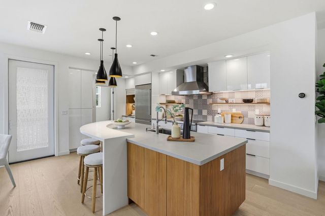 209 Infinity Way, Mountain View, CA 94043