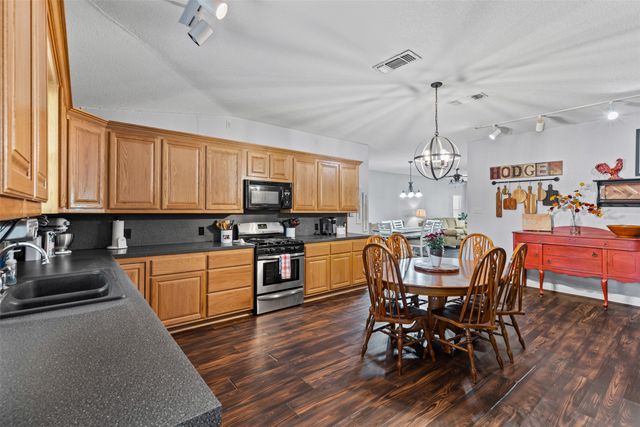 208 W Allen Avenue, Godley, TX 76044