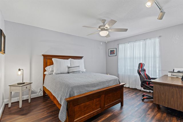 208 W Allen Avenue, Godley, TX 76044
