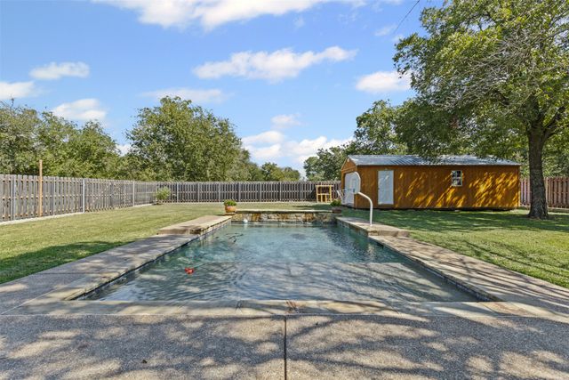 208 W Allen Avenue, Godley, TX 76044