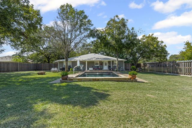 208 W Allen Avenue, Godley, TX 76044