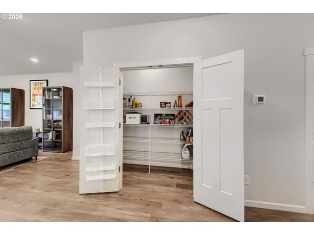 1886 N HYSSOP St, Canby, OR 97013