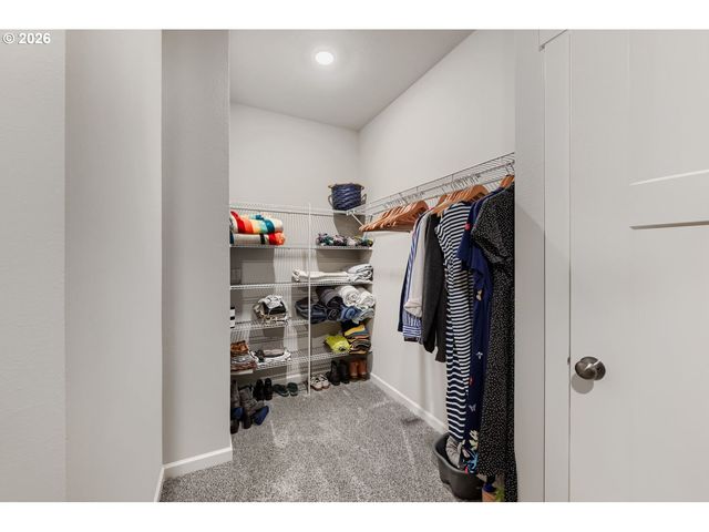 1886 N HYSSOP St, Canby, OR 97013