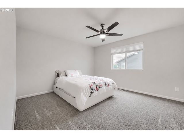 1886 N HYSSOP St, Canby, OR 97013