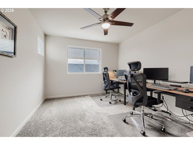 1886 N HYSSOP St, Canby, OR 97013