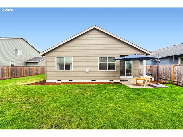 1886 N HYSSOP St, Canby, OR 97013